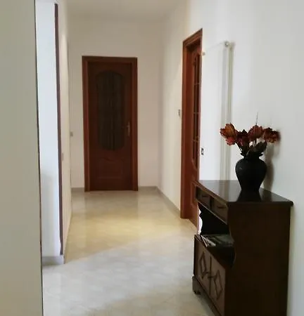 شقة Pina